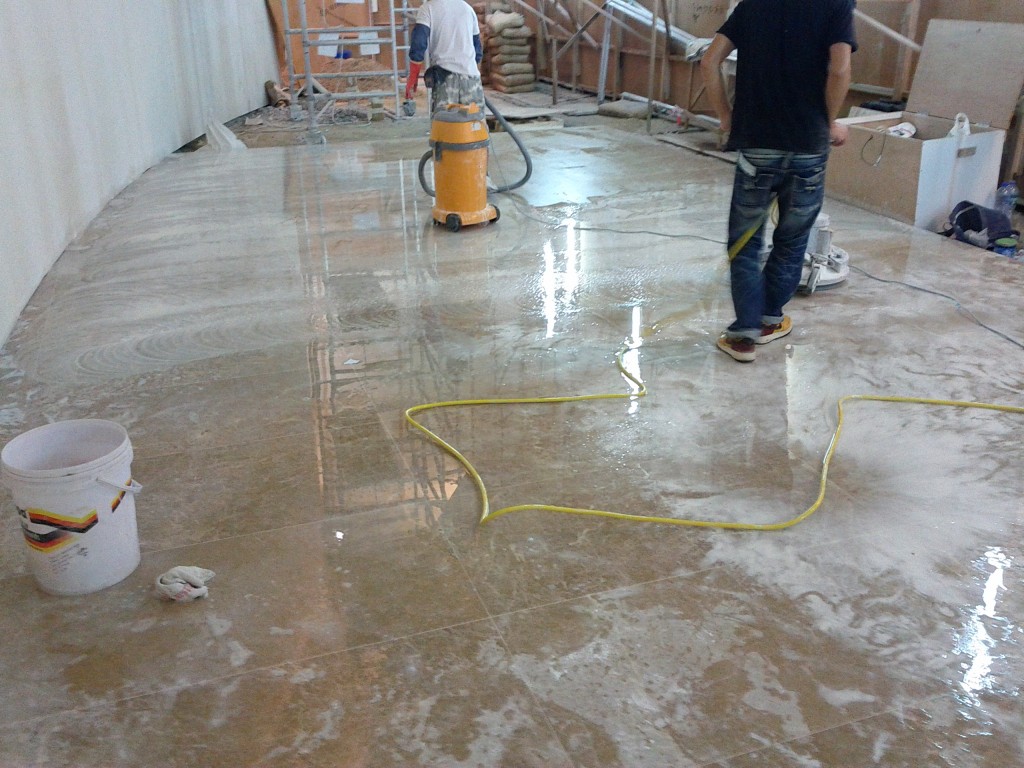 IFC ONE  雲石無縫打磨 - 冠峰雲石工程實例 - 第6張 圖片 - 2012年10月01日 - hksummit.com