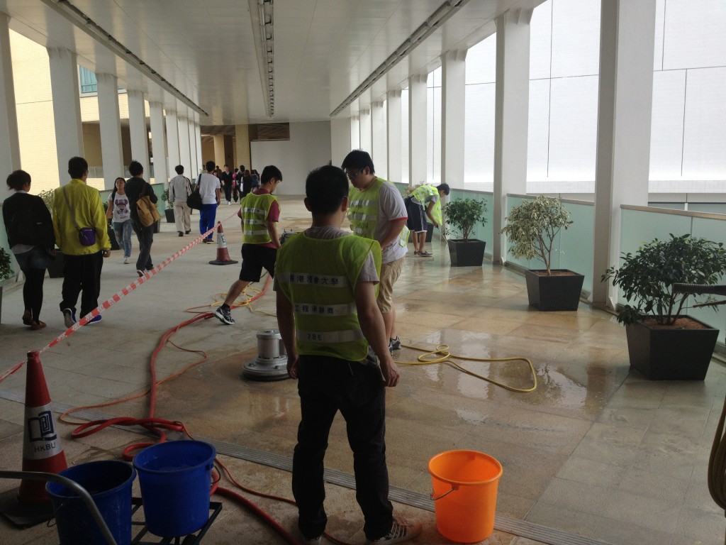浸會大學  麻石清洗 - 冠峰雲石工程實例 - 第16張 圖片 - 2012年12月17日 - hksummit.com