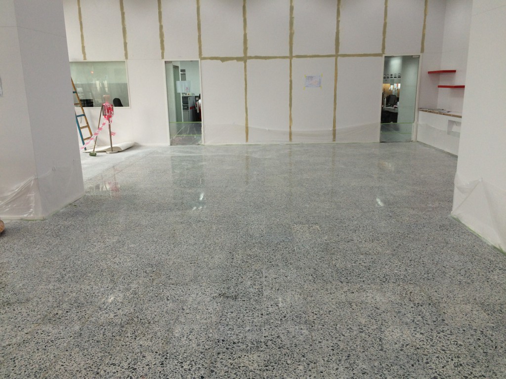 Hino 車行 人造石翻新 - 冠峰雲石工程實例 - 第13張 圖片 - 2015年07月19日 - hksummit.com