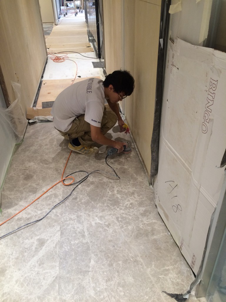 交易廣場 雲石無縫打磨 - 冠峰雲石工程實例 - 第5張 圖片 - 2015年07月19日 - hksummit.com