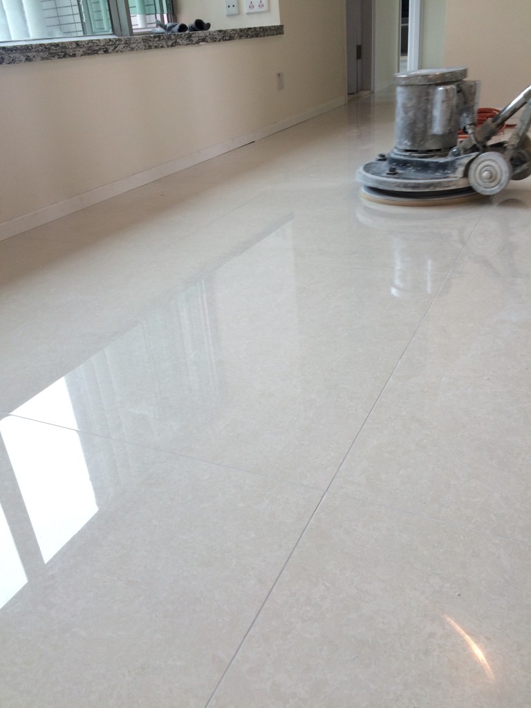 環宇海灣 拋光磚打磨翻新工程 - 冠峰雲石工程實例 - 第4張 圖片 - 2015年09月09日 - hksummit.com