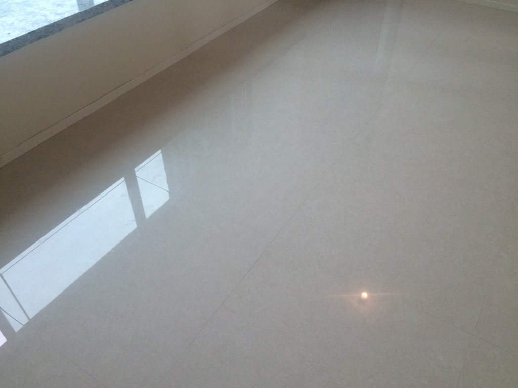 環宇海灣 拋光磚打磨翻新工程 - 冠峰雲石工程實例 - 第5張 圖片 - 2015年09月09日 - hksummit.com