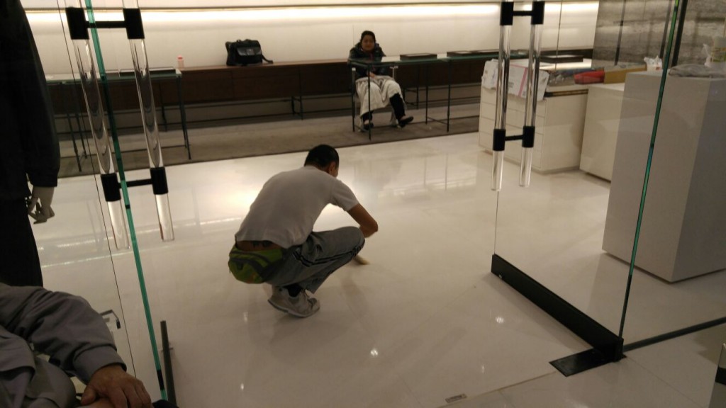 LOEWE 白沙石保養 - 冠峰雲石工程實例 #6 圖片 - 2016年02月06日 - hksummit.com