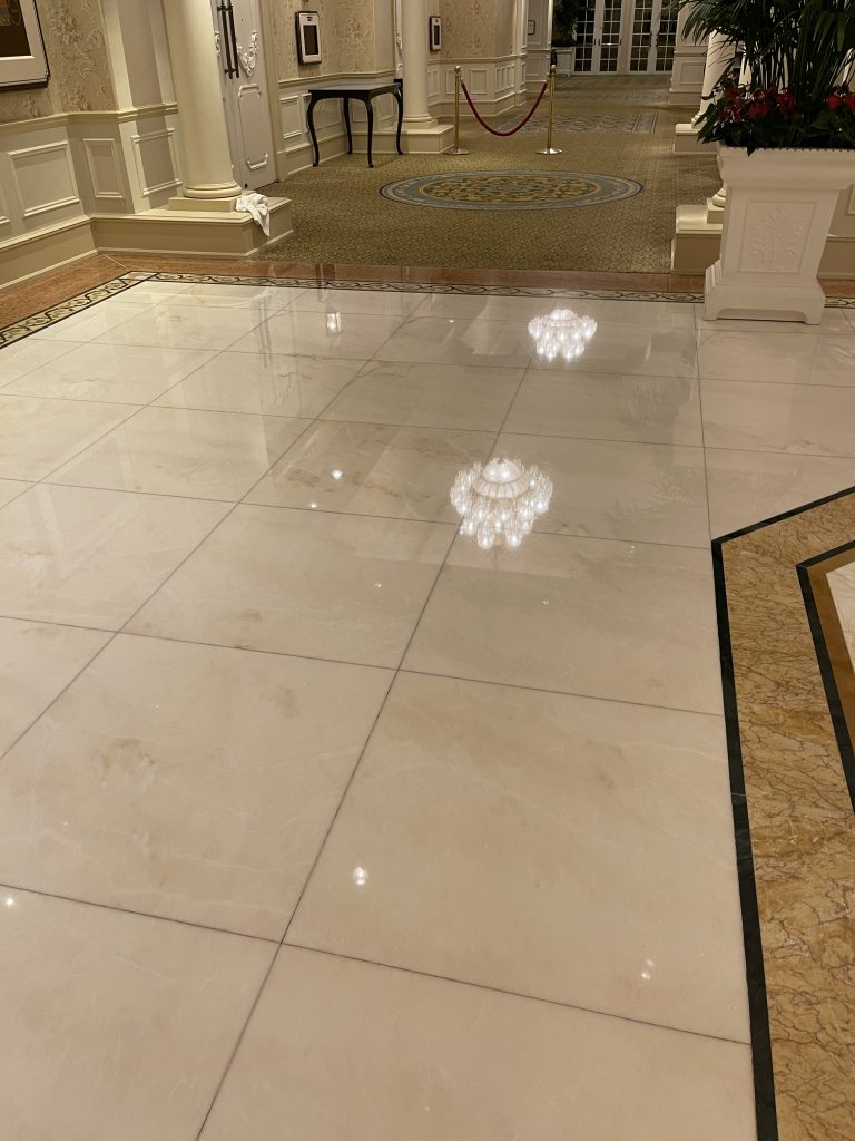 迪士尼酒店 - 冠峰雲石工程實例 #7 圖片 - 2023年04月13日 - hksummit.com