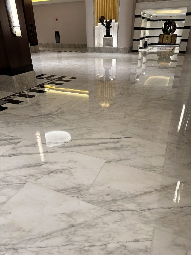 迪士尼好萊塢酒店 - 冠峰雲石工程實例 #8 圖片 - 2023年11月13日 - hksummit.com