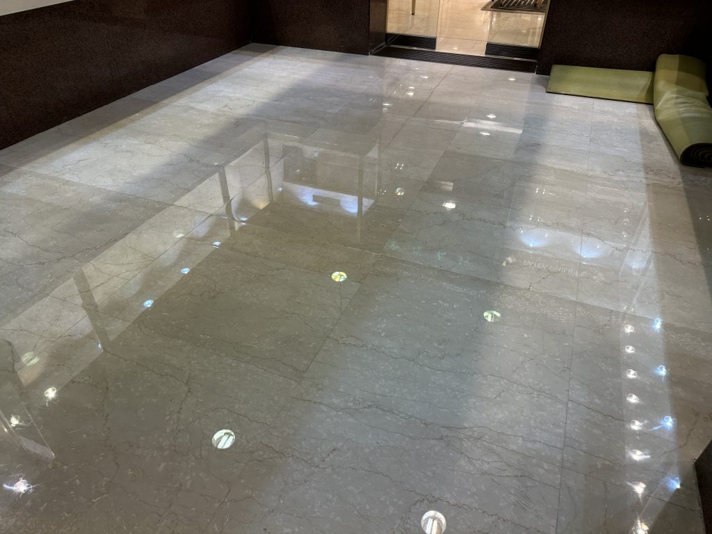 中環錶行 - 冠峰雲石工程實例 #8 圖片 - 2024年10月23日 - hksummit.com