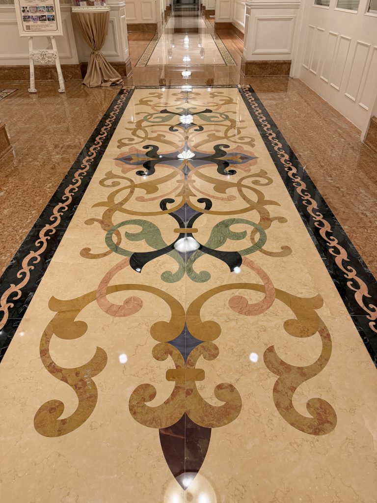 迪士尼樂園酒店 - 冠峰雲石工程實例 #16 圖片 - 2026年04月01日 - hksummit.com