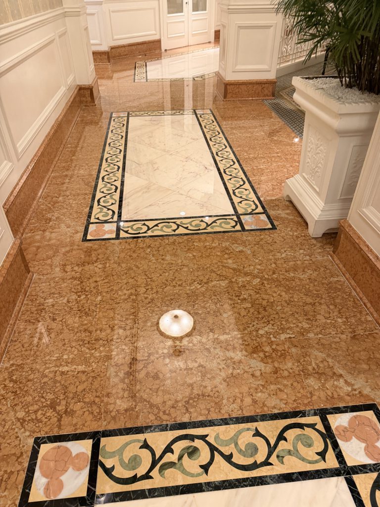 迪士尼樂園酒店 - 冠峰雲石工程實例 #26 圖片 - 2026年04月04日 - hksummit.com