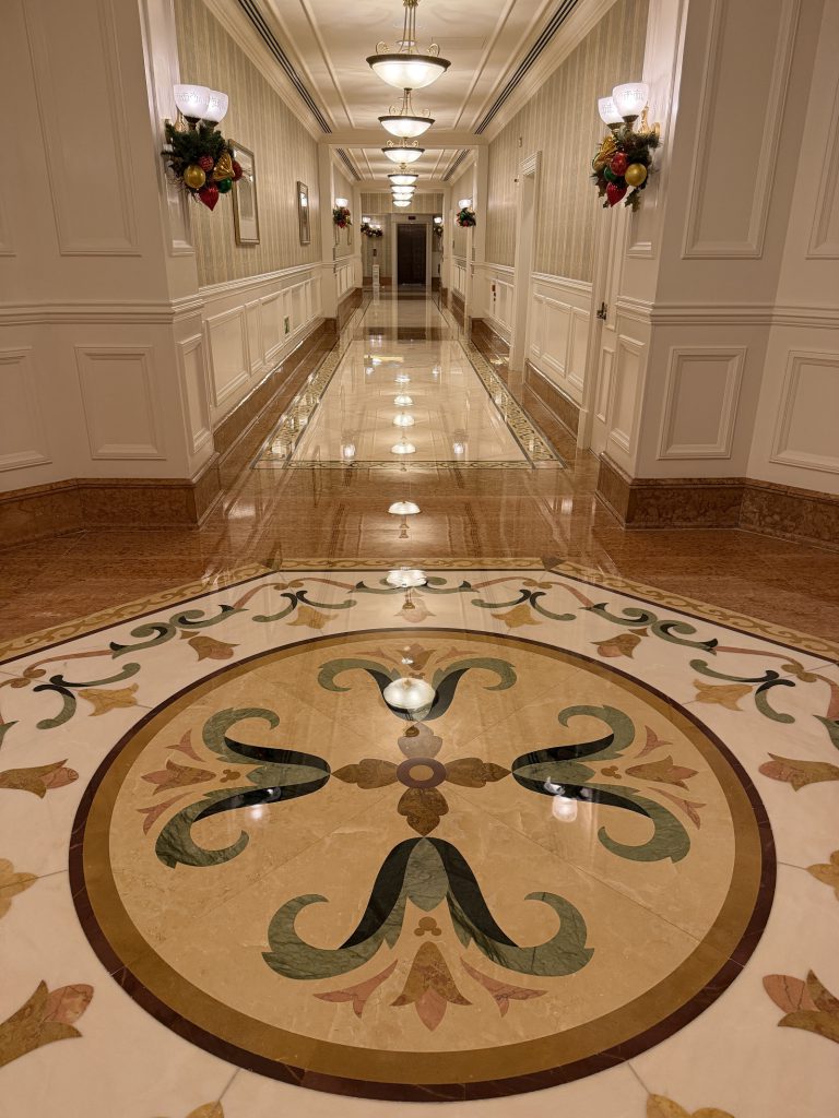 迪士尼樂園酒店 - 冠峰雲石工程實例 #28 圖片 - 2026年04月04日 - hksummit.com