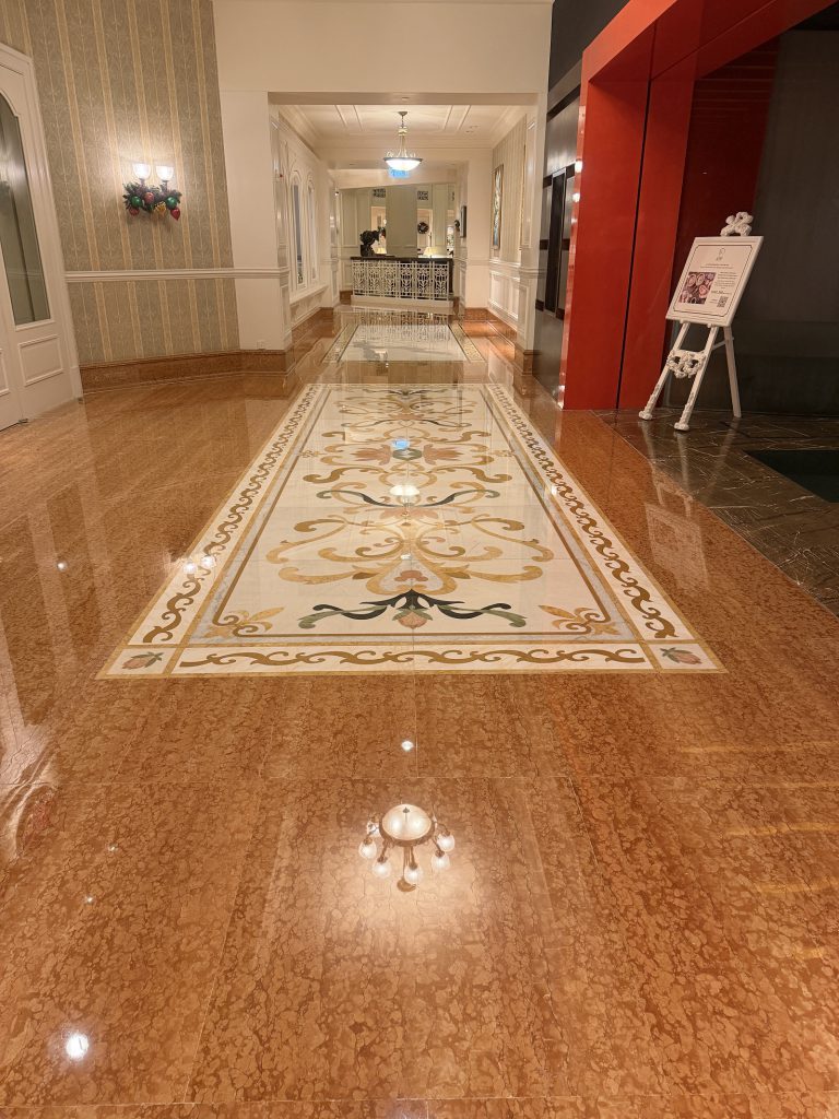 迪士尼樂園酒店 - 冠峰雲石工程實例 #30 圖片 - 2026年04月04日 - hksummit.com